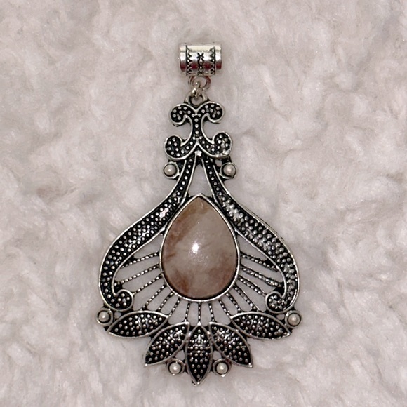 Sunstone on intricate design pendant (Sterling silver overlay) - Picture 1 of 6